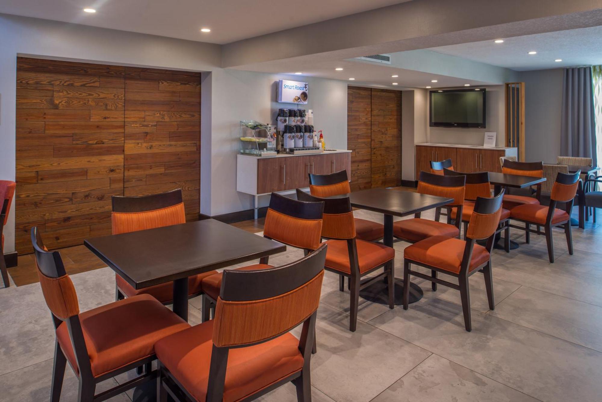 Holiday Inn Express & Suites San Antonio Medical - Six Flags By Ihg Екстер'єр фото