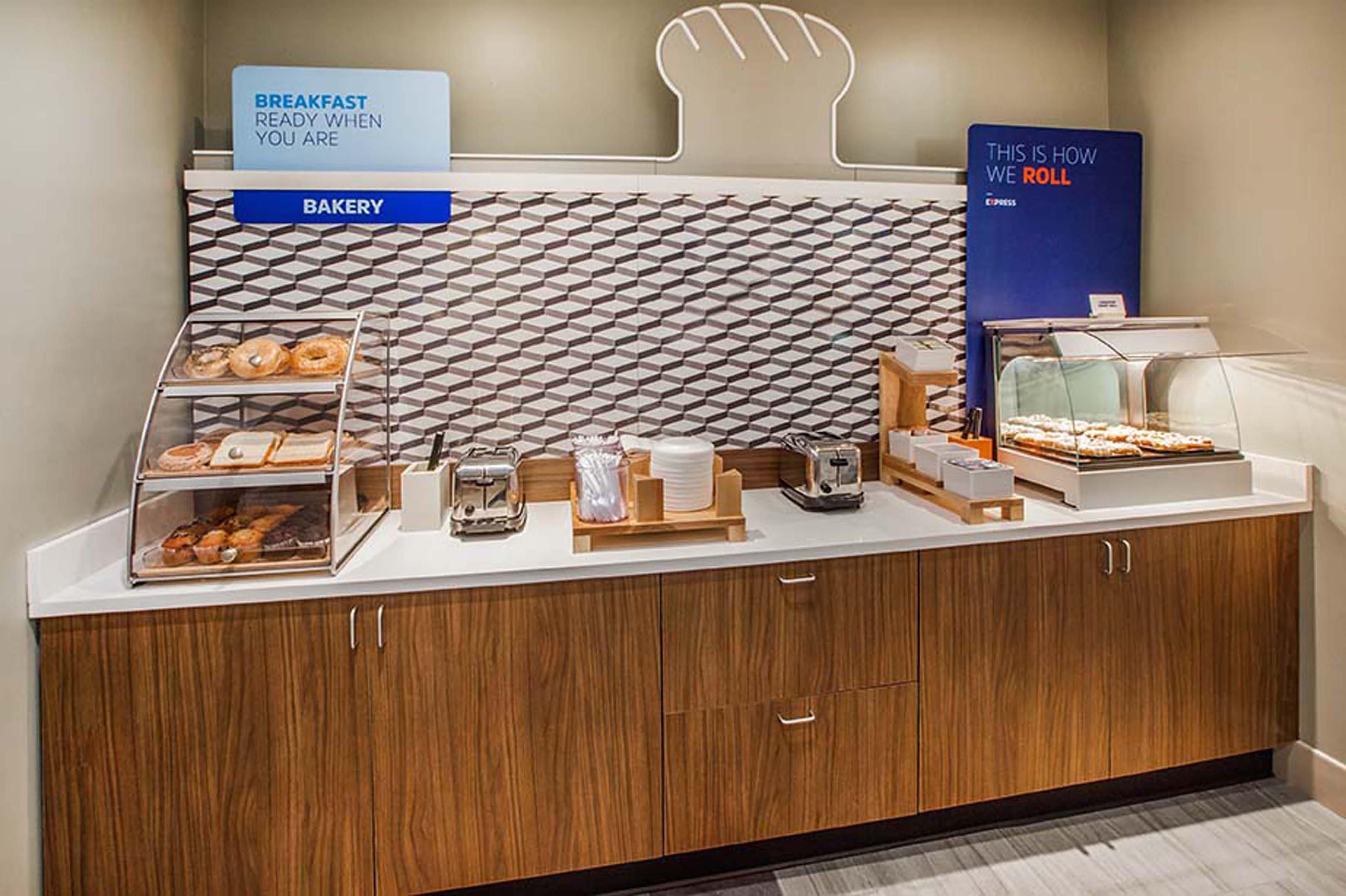 Holiday Inn Express & Suites San Antonio Medical - Six Flags By Ihg Екстер'єр фото