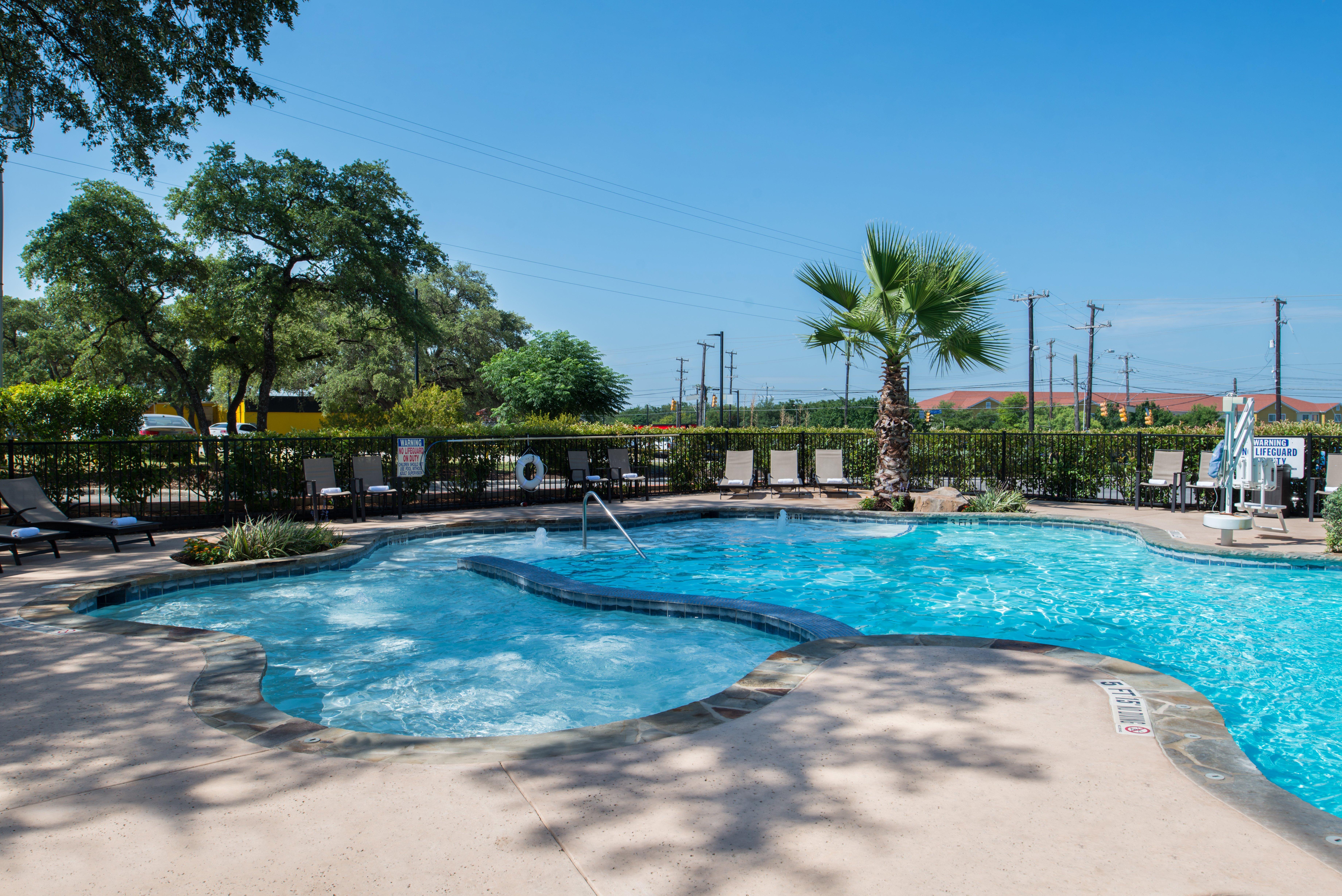 Holiday Inn Express & Suites San Antonio Medical - Six Flags By Ihg Екстер'єр фото
