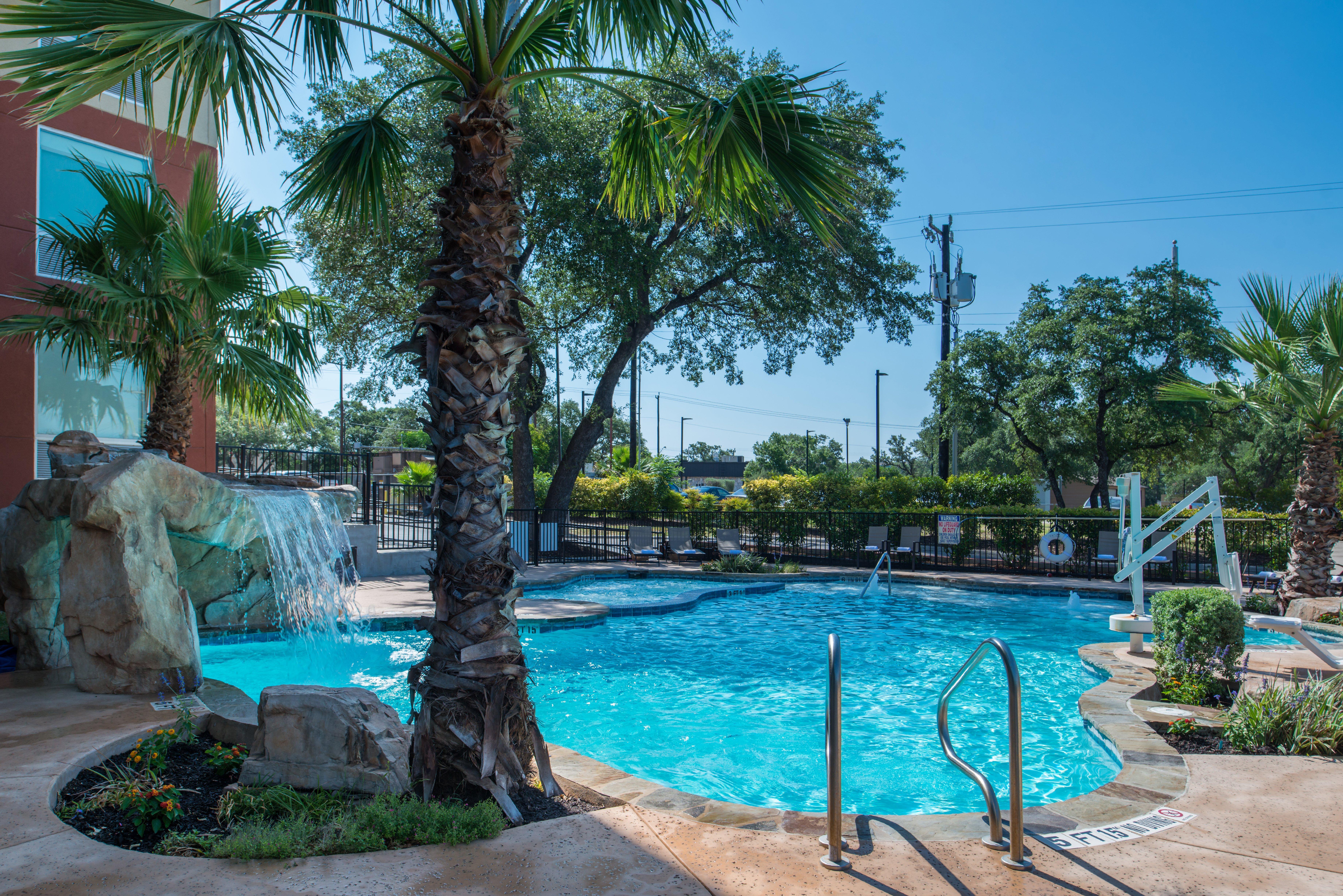 Holiday Inn Express & Suites San Antonio Medical - Six Flags By Ihg Екстер'єр фото